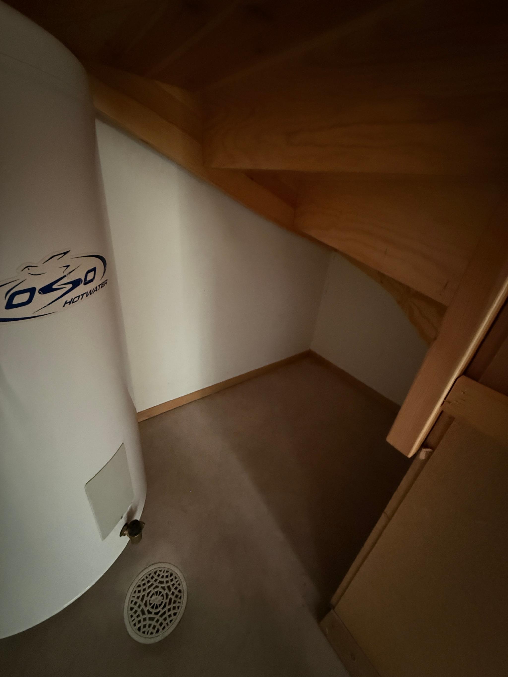 God plass til f.eks store kofferter/esker